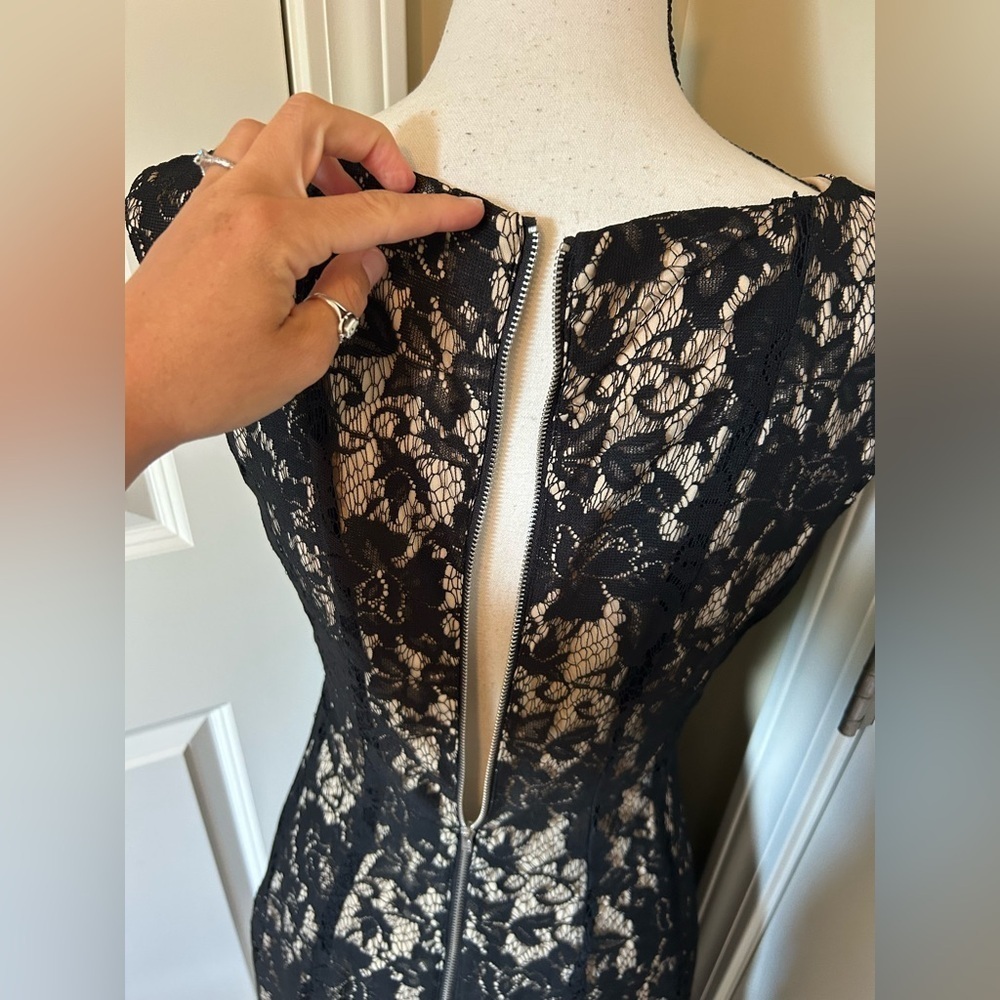 Elegant Black Lace high neck sleeveless Dress - Picture 5 of 6